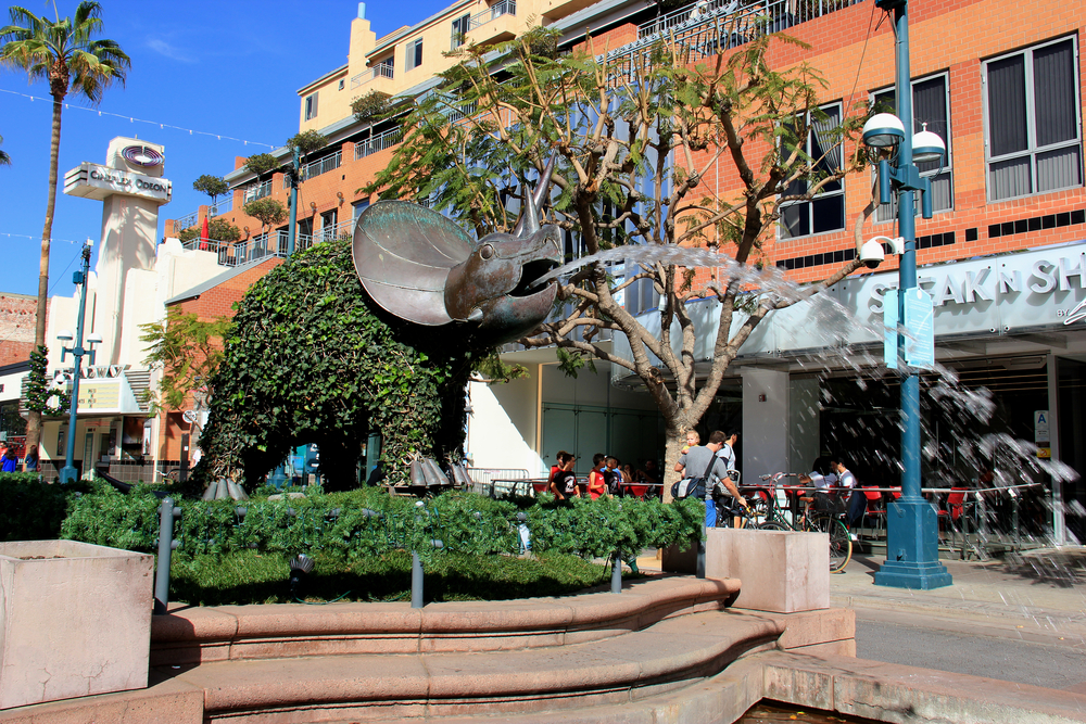 View of a fountain at Third Street Prominade Santa Monica