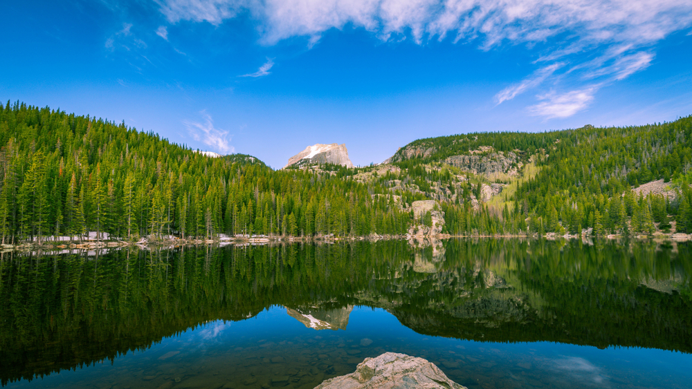 Photo of Bear Lake, a great diversion on your Yellowstone Road trip between Salt Lake City and Jackson.