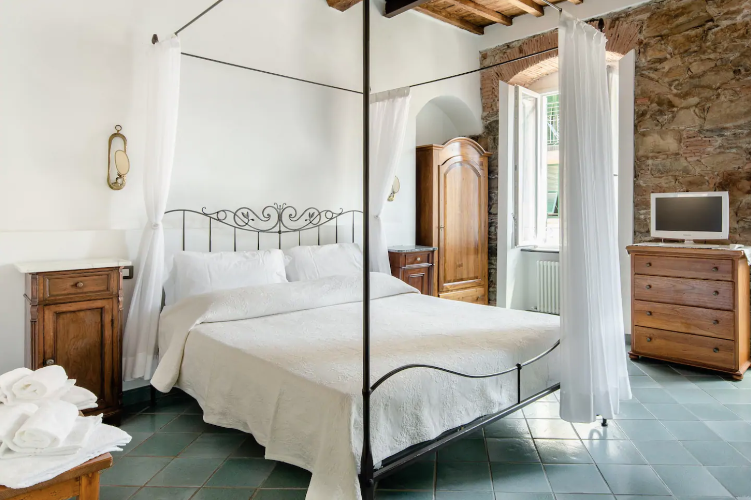 fancy a romantic getaway in cinque terre? this is the best airbnb for you