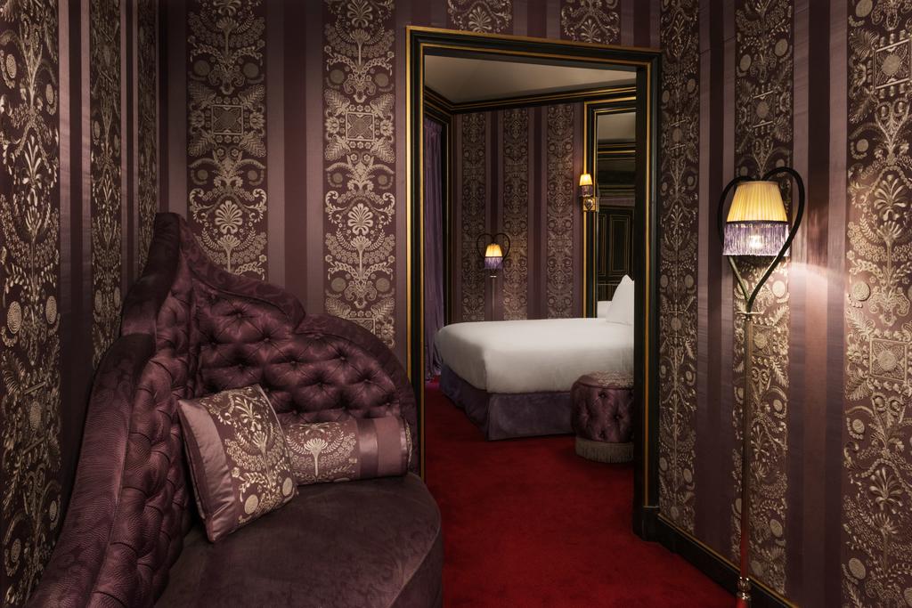 Photo of guest room at Masion Souquet located in Paris. 