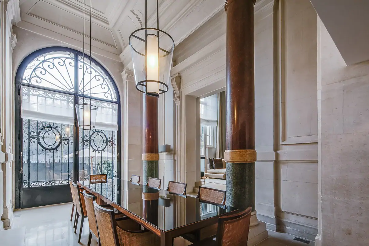 Photo of the dining room at Tres Chic Trocadero Garden Airbnb in Paris. 