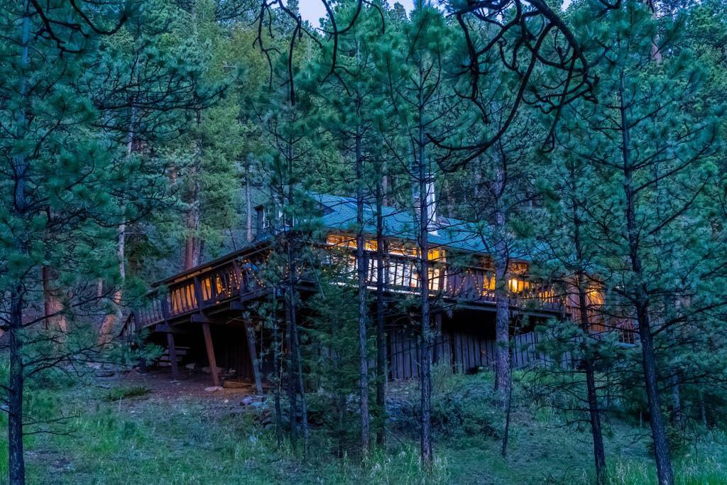 a 1914 cabin in the woods an Airbnb in Colorado 