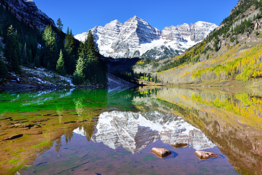 Lake and Mountains in Colorado in an article talking about Airbnb