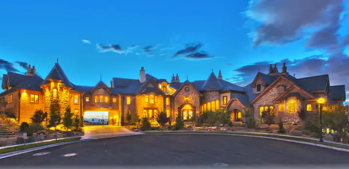 Draper Castle Luxury Apartment an airbnb in Utah
