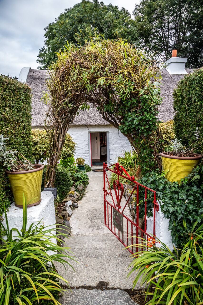 This thatched cottage is perfect for comfort!