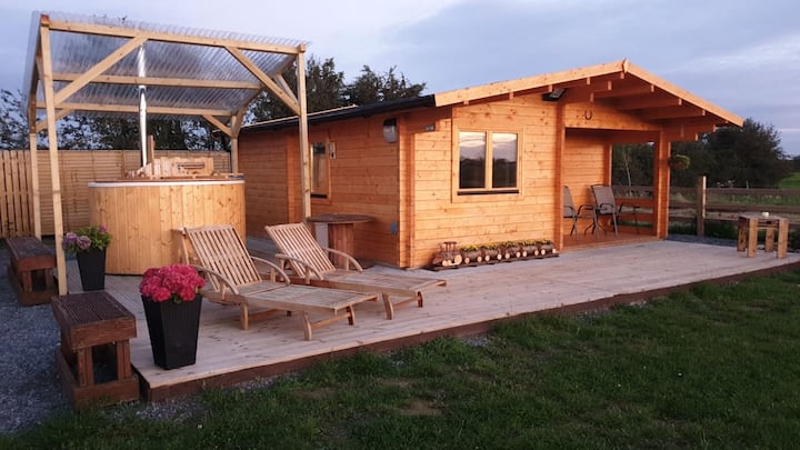 This ranch cabin has great grounds and is a fam filled getaway.