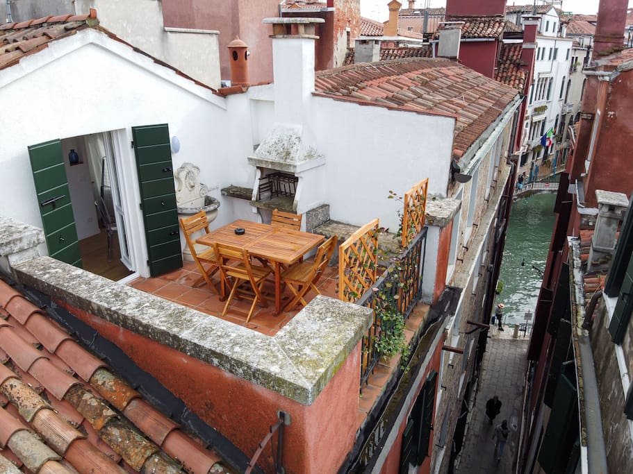 This rooftop terrace Airbnb is perfect for relaxation!