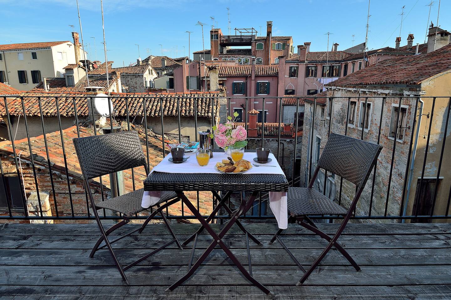 airbnb tours venice