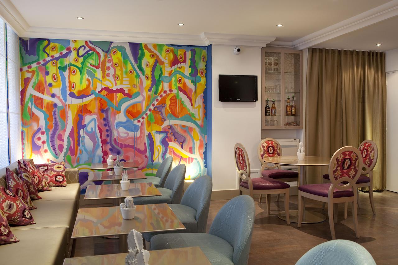 the colourful breakfast area of the Hotel Mayet, a boutique hotel in Paris