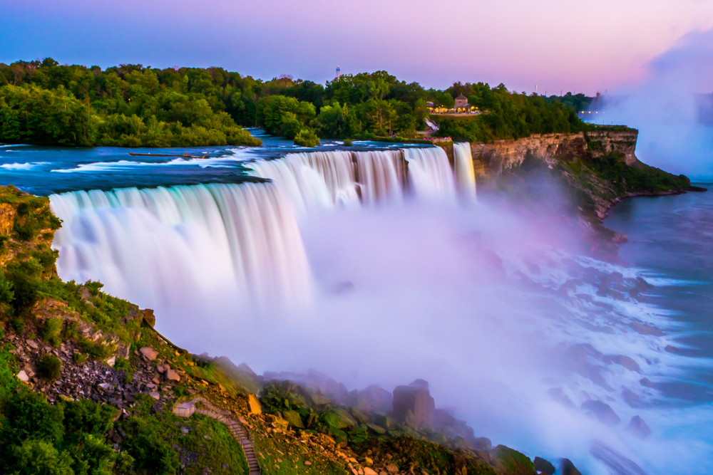 Photo of Niagara Falls.