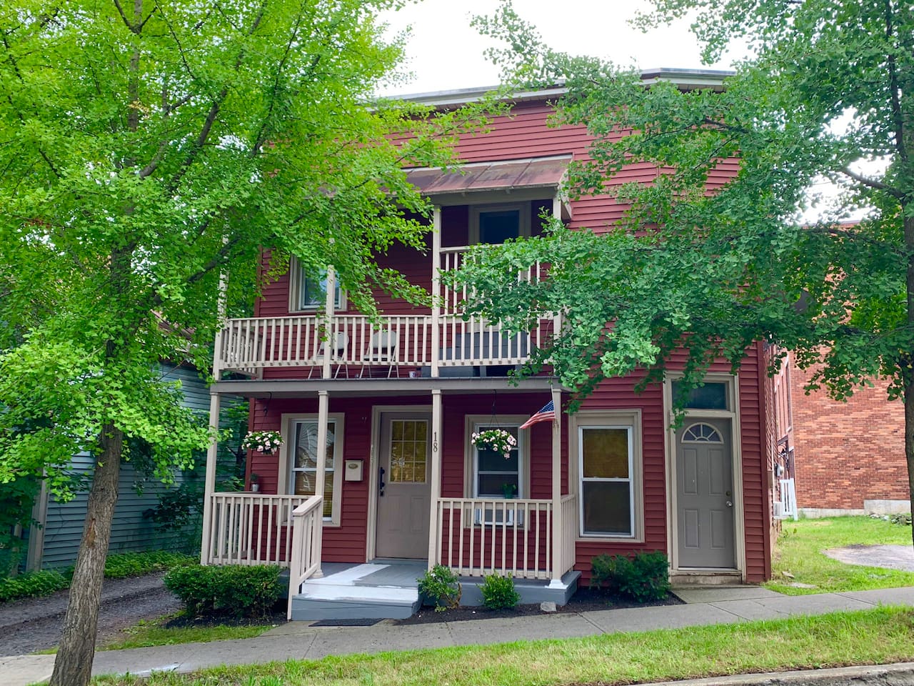 Photo of a beautiful studio in Saratoga Springs, where you can stay during your New York road trip.