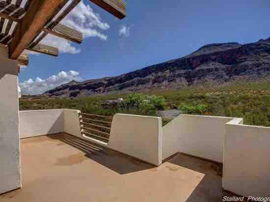 a beautiful view over the mountinas form a balcony