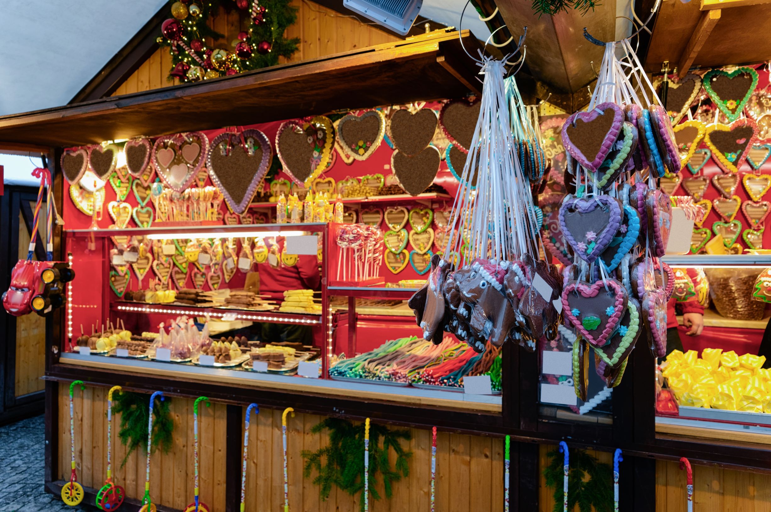 Photo of a gingerbread vendor at a German Christmas market. 