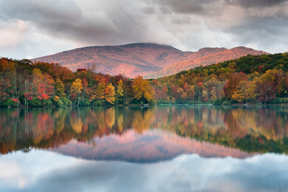 17 Places To See Vibrant Fall Foliage In The USA - Follow Me Away