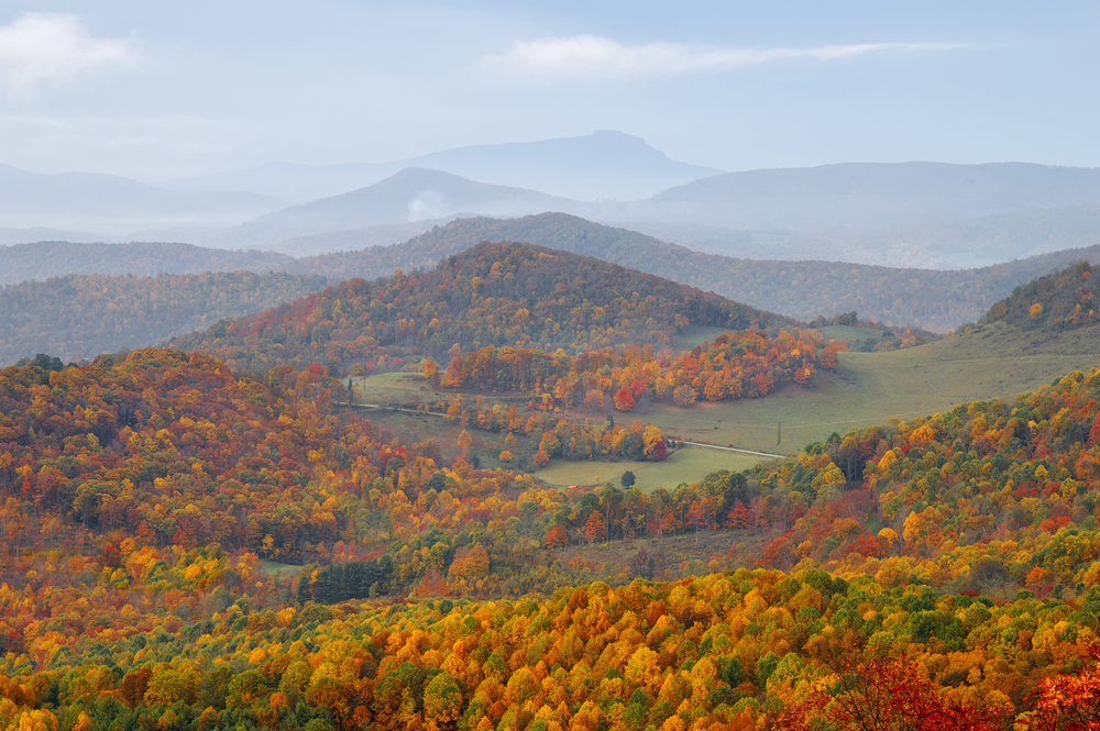 17 Places To See Vibrant Fall Foliage In The USA - Follow Me Away