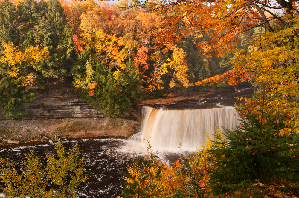 17 Places To See Vibrant Fall Foliage In The USA - Follow Me Away