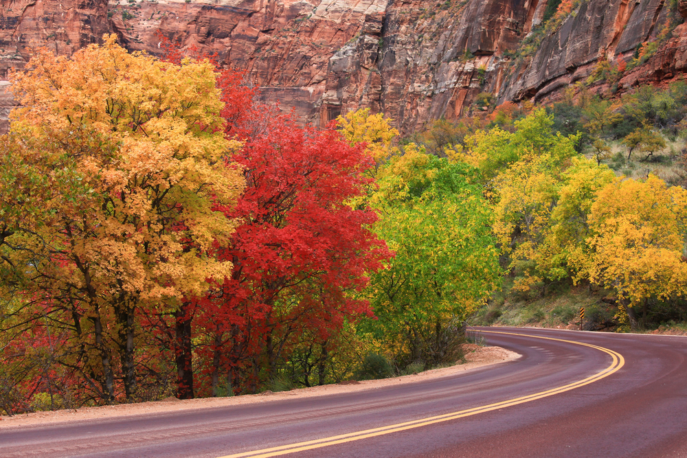 17 Places To See Vibrant Fall Foliage In The USA - Follow Me Away