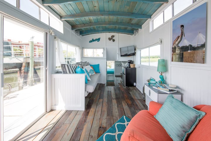 This houseboat in Charleston is magical