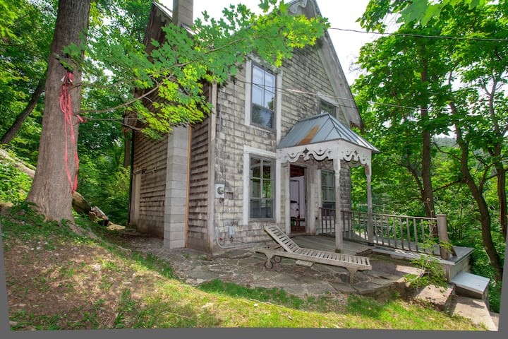 This victorian Airbnb is magical 