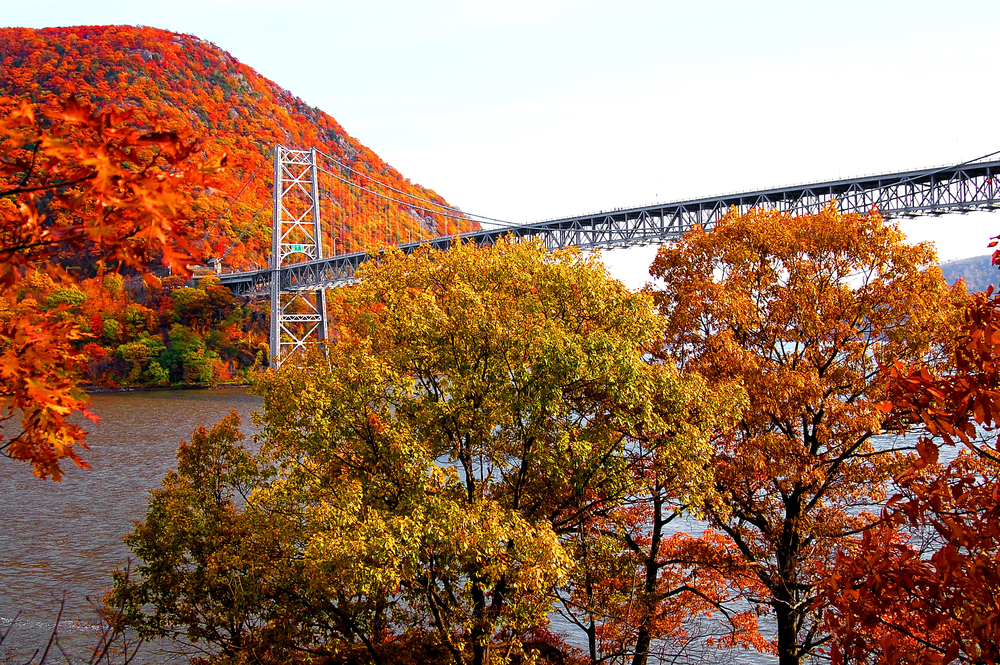 bear mountain bridge has been wowing many tourists during fall in new york for many years now