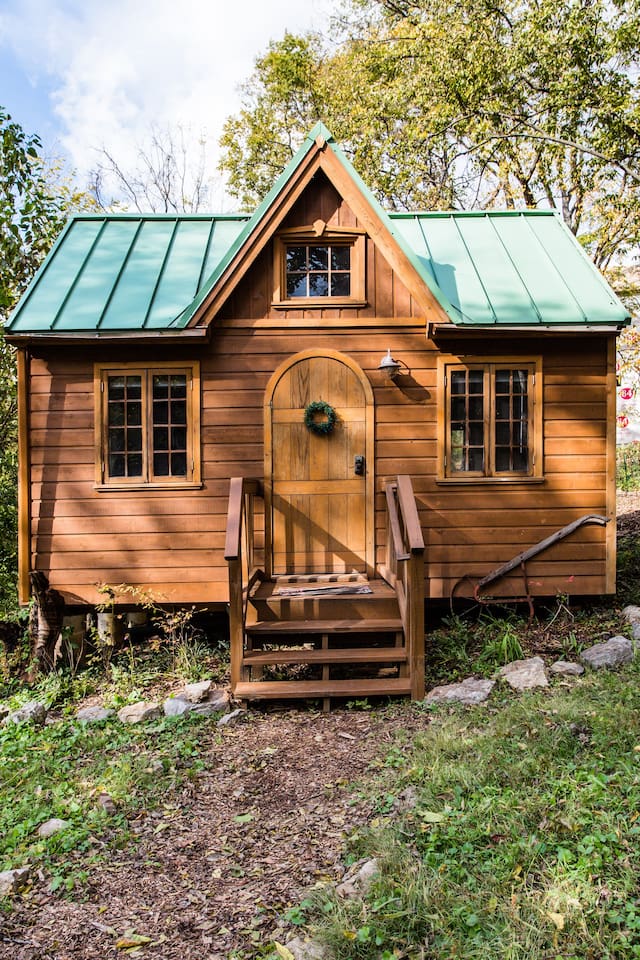 Photo of the outside of a dreamy tiny house Airbnb property in Nashville. 