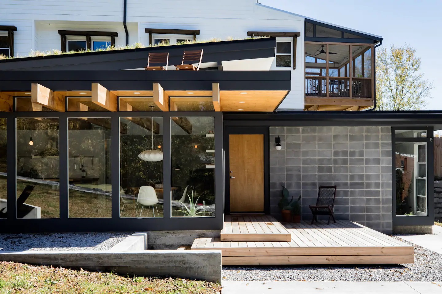 Photo of the exterior of the Eastland Guesthouse, one of the best Airbnbs in Tennessee.