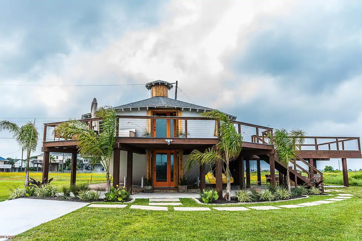 Photo of the exterior of The Kettle House, which is an Airbnb in Galveston.