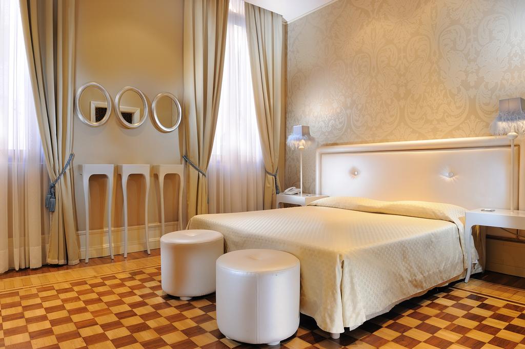 You can choose whether you would like to stay in a modern or traditional room at Hotel Ai Due Principi