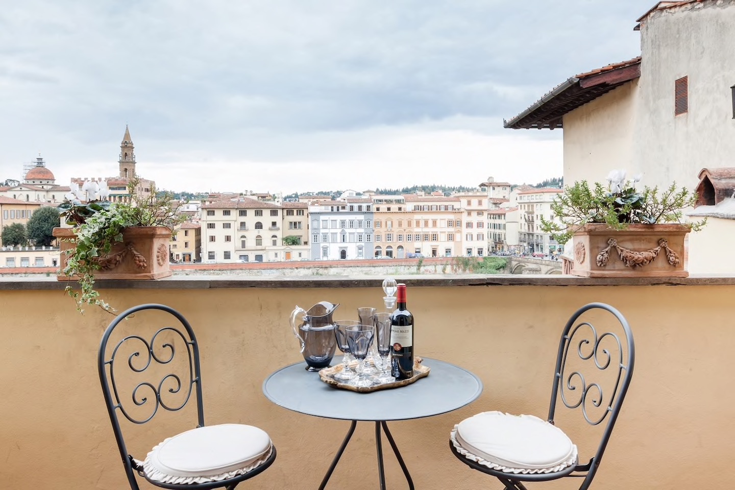 This elegant Florence offers space, luxury, and a fantastic river view!