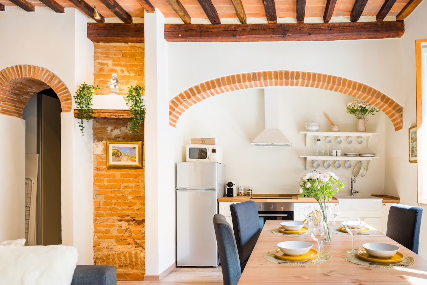 This warm apartment carries with it all of the charms of Tuscany