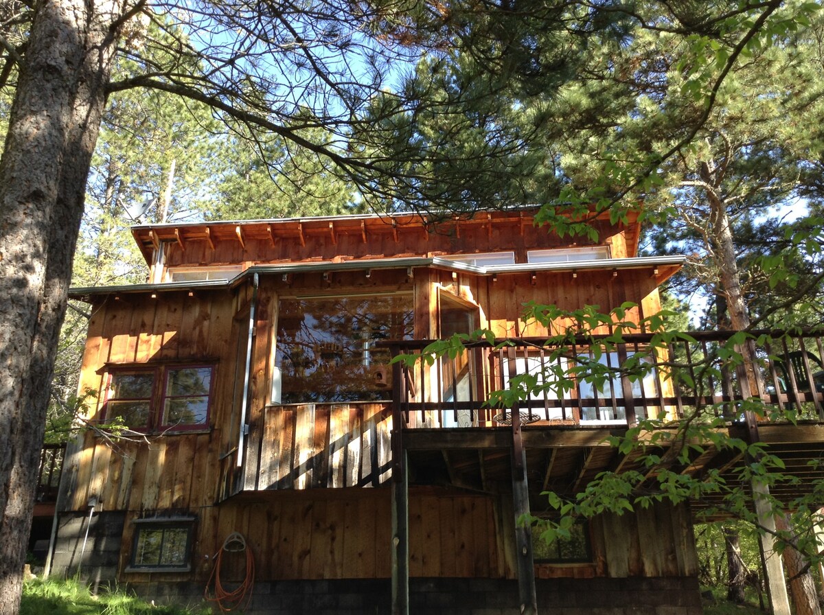 Photo of Coyote Ridge Lodge Airbnb in Spearfish South Dakota