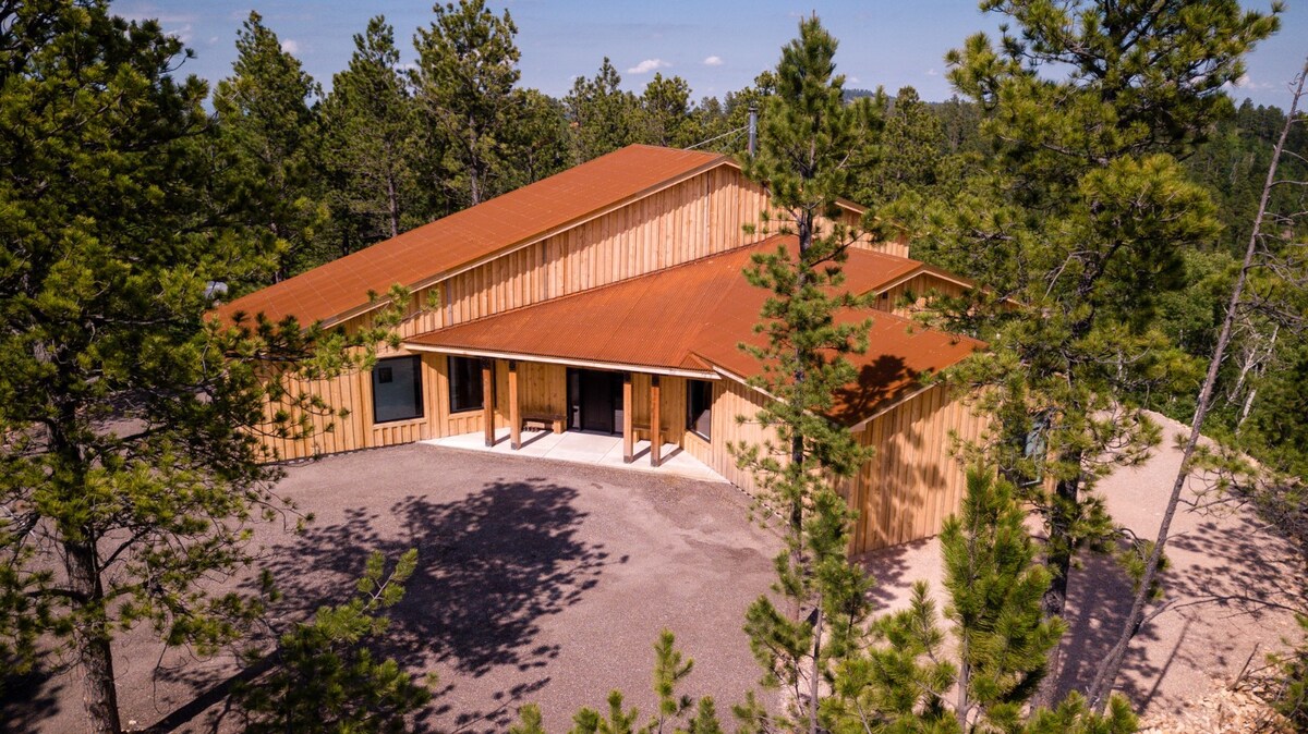 Photo of Secluded Modern Mountain Rustic Chalet Airbnb in Lead South Dakota