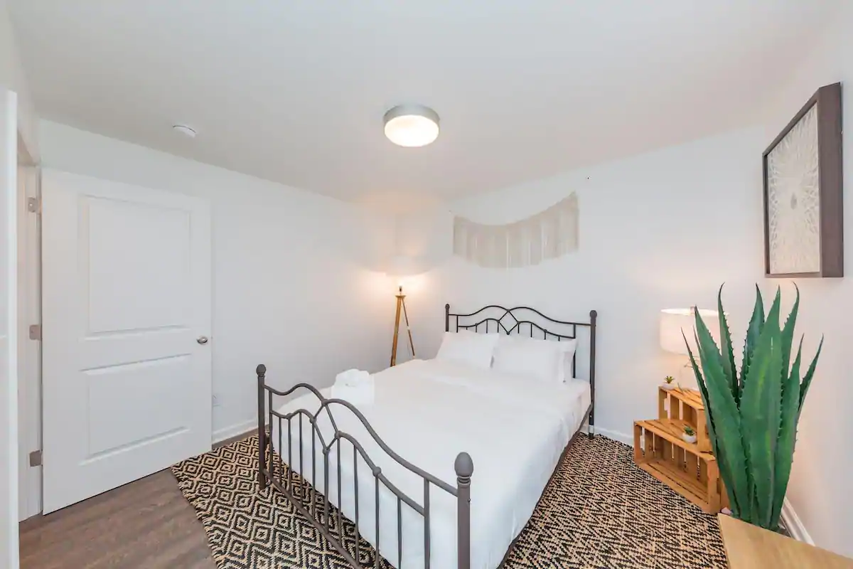 Cozy bedroom in an Airbnb in Nashville