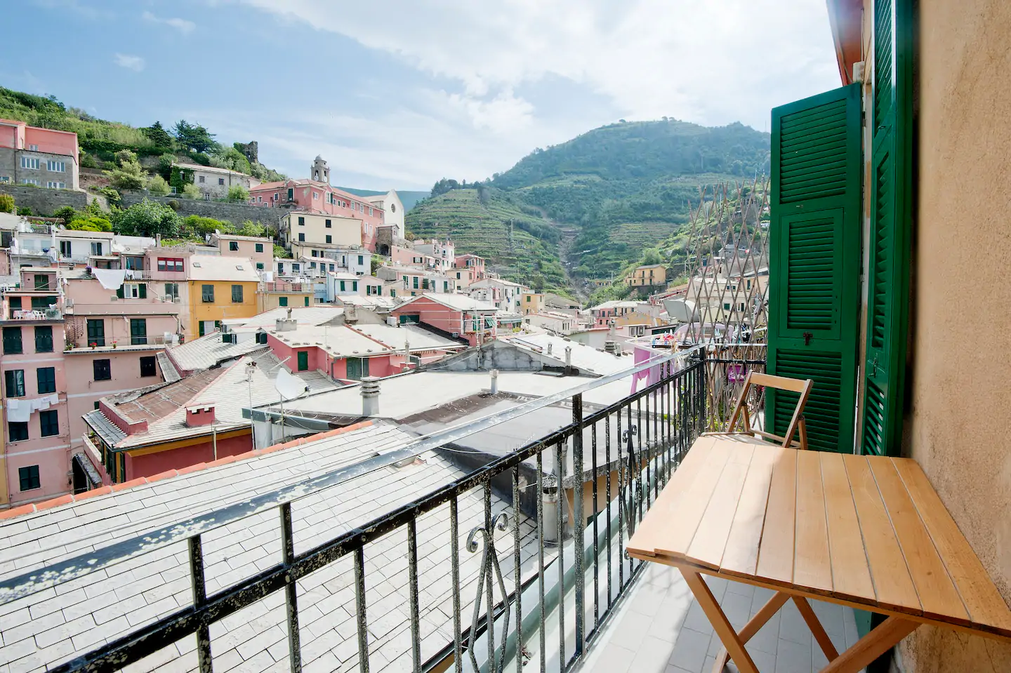 Airbnb in Italy with amazing views of Cinque Terre