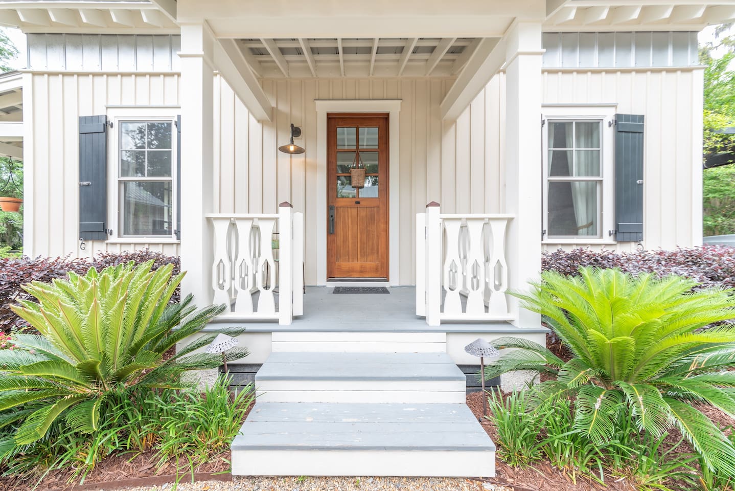 Riverfront Cedar Bluff Cottage Airbnbs in Savannah