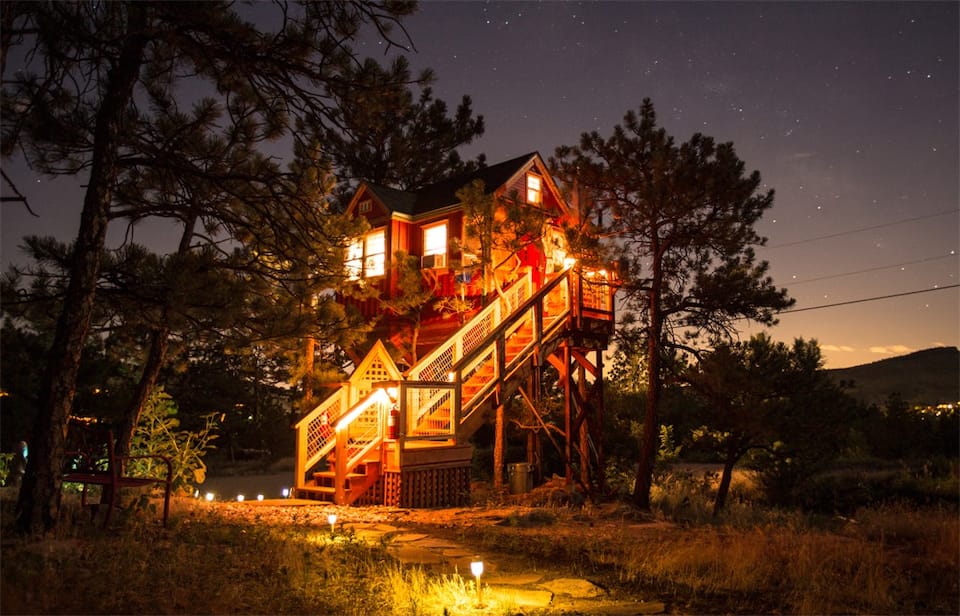 a photo of the little red treehouse, one of the top airbnbs rocky mountain national park