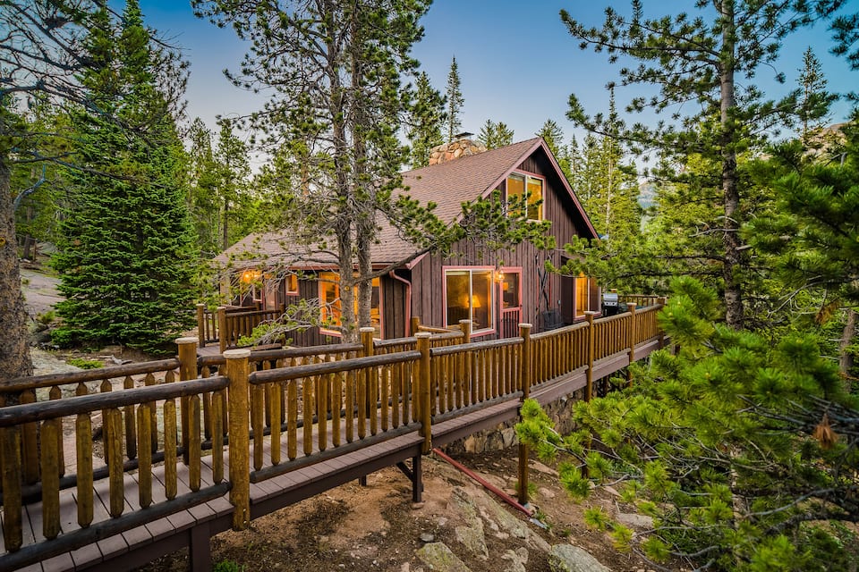 a photo of a tranquil mountain getaway, one of the top places to look at when deciding where to stay in Estes park