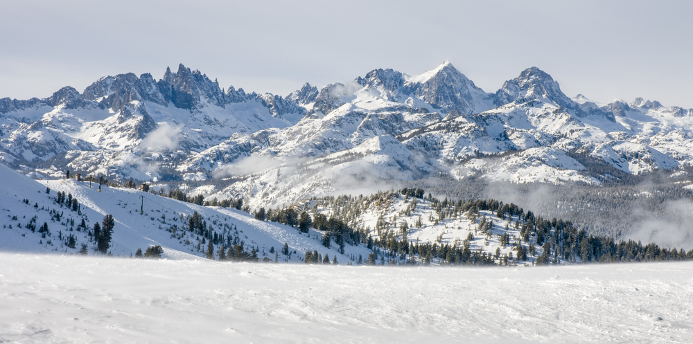 photo of the mountains at mammoth lakes one of the best ski resorts in the usa