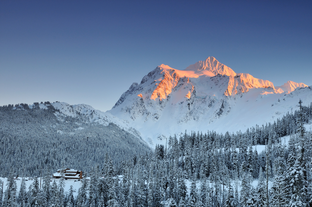 picture of a steep mountain at snoqualmie one of the best ski resorts in america