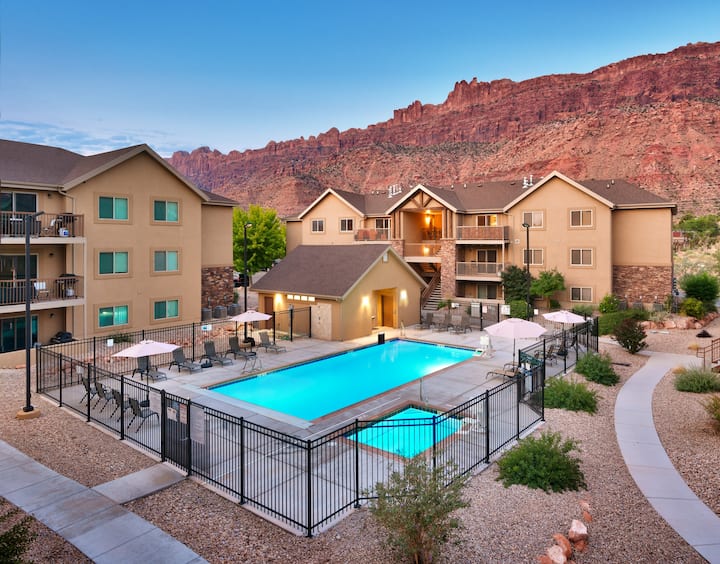 condo Airbnbs in Moab with red rock mesa view