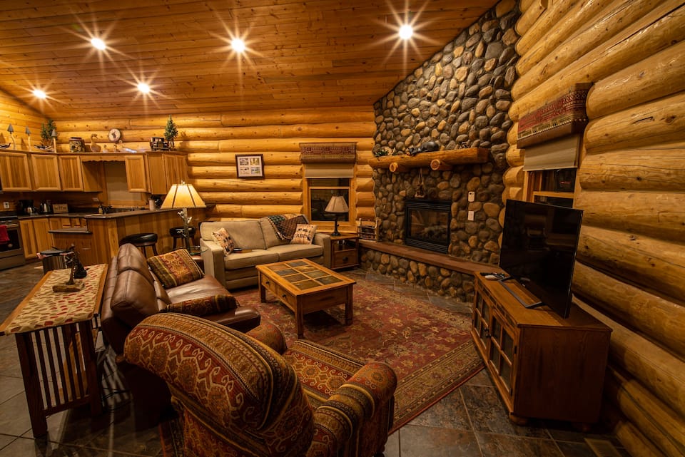 The 2 Bears Cabin is one of the best cabins in Arizona