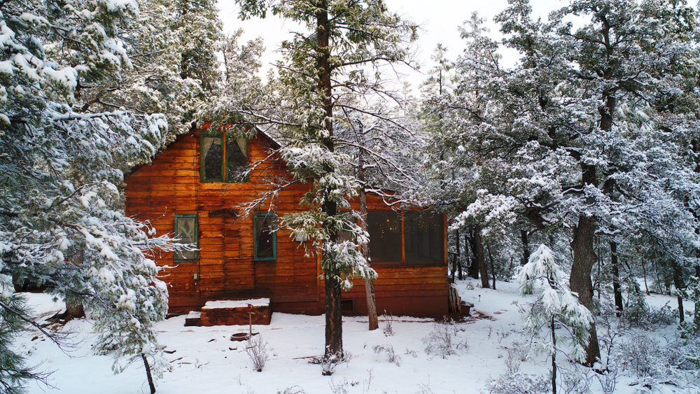 An example of the kind of cozy cabins in Arizona you could be staying in