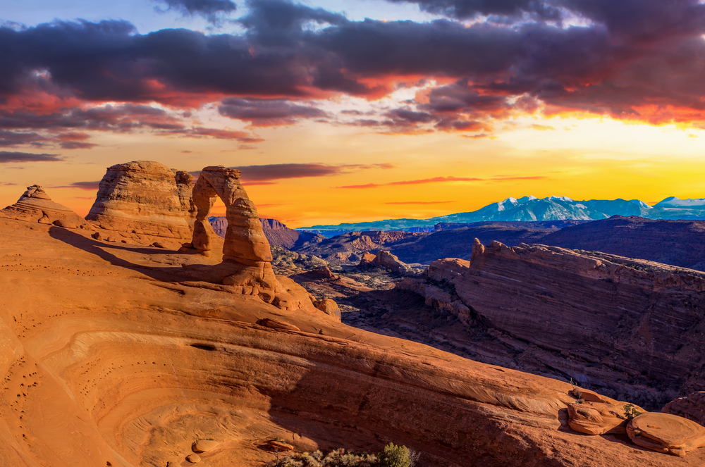 An article about places to visit in Utah. Picture of a canyon at sunset