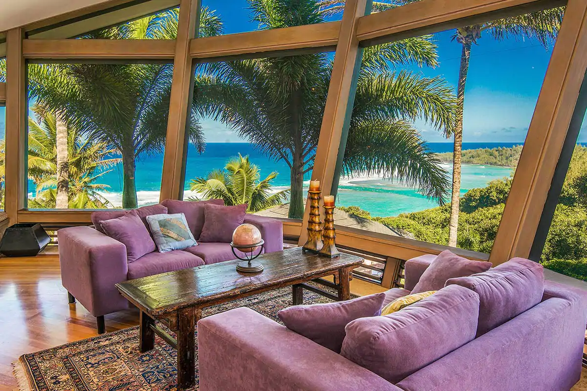 Kauai Airbnb with jutted windows 