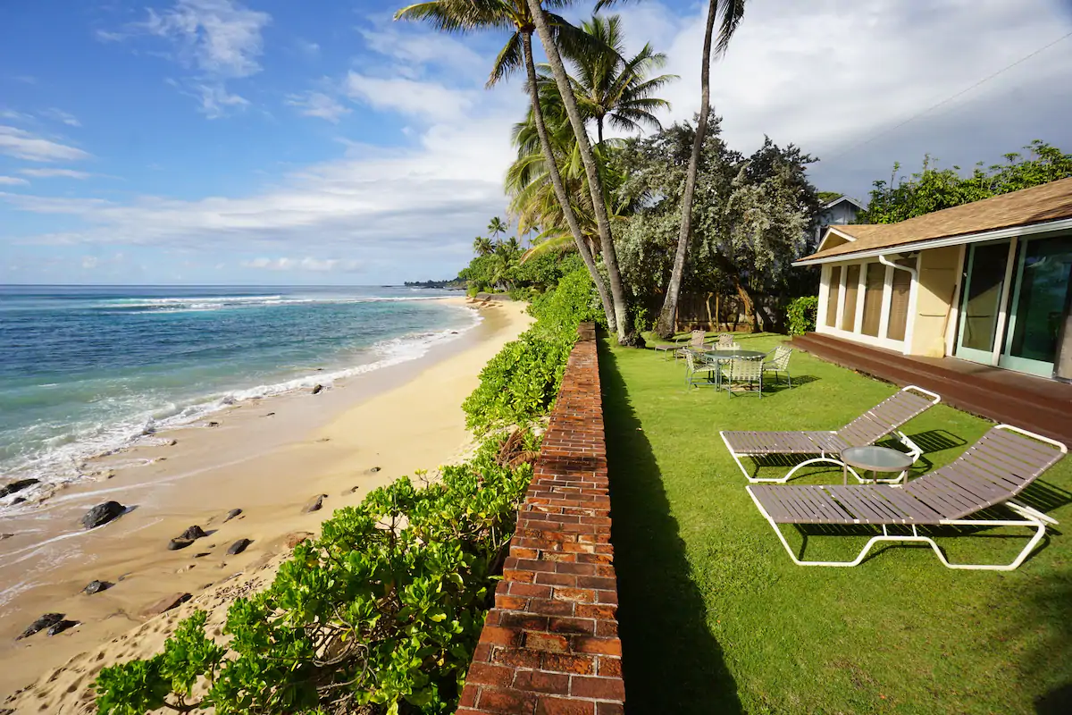 Backyard beach in Oahu 