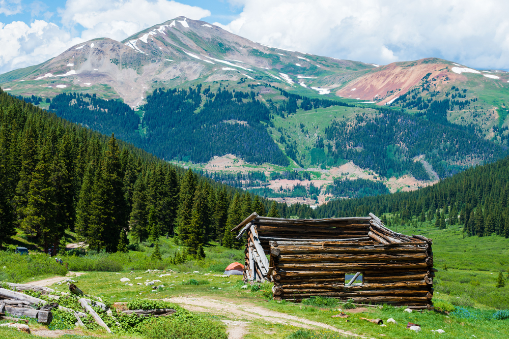 The Mayflower Gulch trail is a relaxing hike filled with beautiful wide open spaces, mountain views, and the remnants of an old mining operation. 