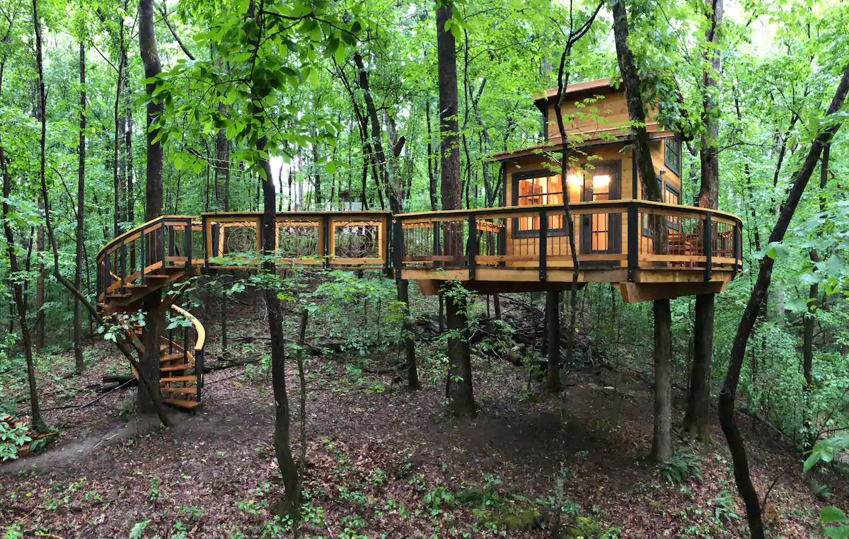 Georgia treehouse with a spiral staircase