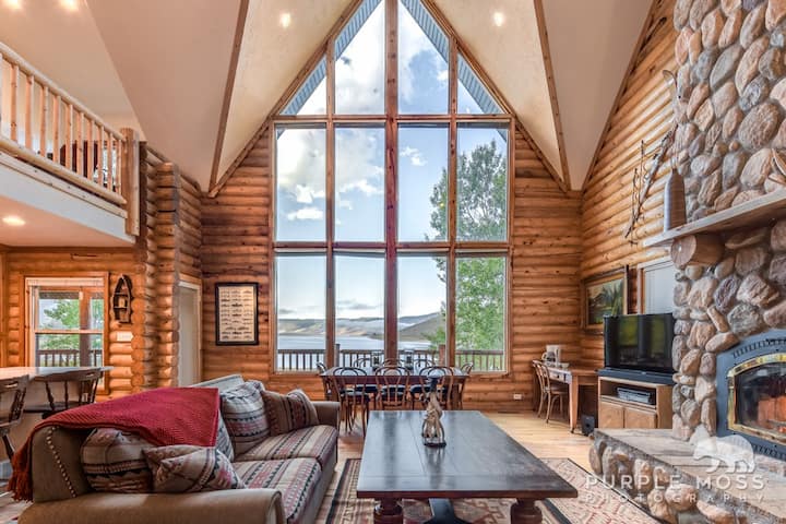 a photo of scotfield lakefront cabin one of the top cabin rentals in the utah mountains