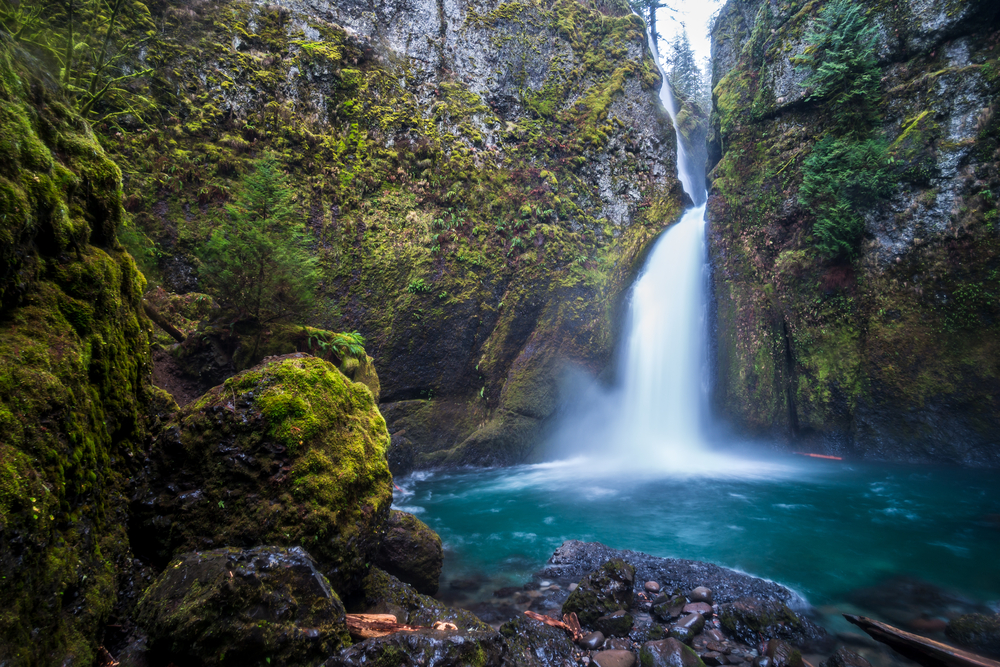 The view of Wahkeena falls from the blue pool at the bottom. The rock walls are covered in moss and ferns. This is one of the best hikes in Oregon.