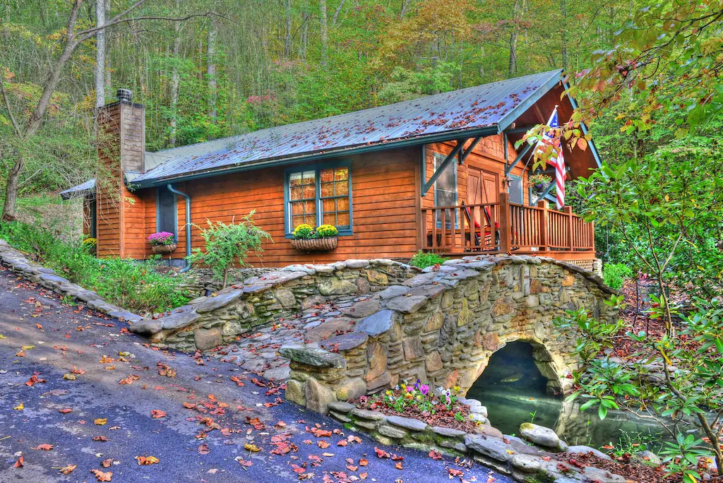 Stay in a cabin for one of the most romantic weekend getaways on the East Coast.